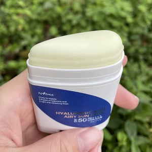 Isntree Hyaluronic Acid Airy Sun Stick 22g - SPF50+ PA++++ •