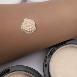 Gurrniss Natural Finish Loose Powder 10g - G2.0 Sunny Beige