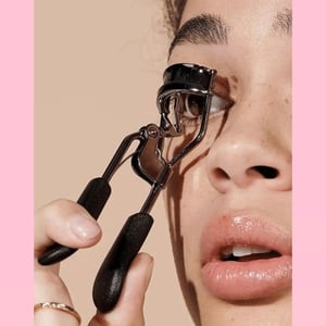 P&W Eyelash Curler - Black