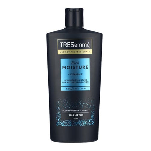 Tresemme Rich Moisture + Vitamin E Shampoo 685ml •