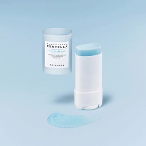 SKIN1004 Madagascar Centella Hyalu Cica Silky fit Sun Stick 20g SPF50+ PA++++ •