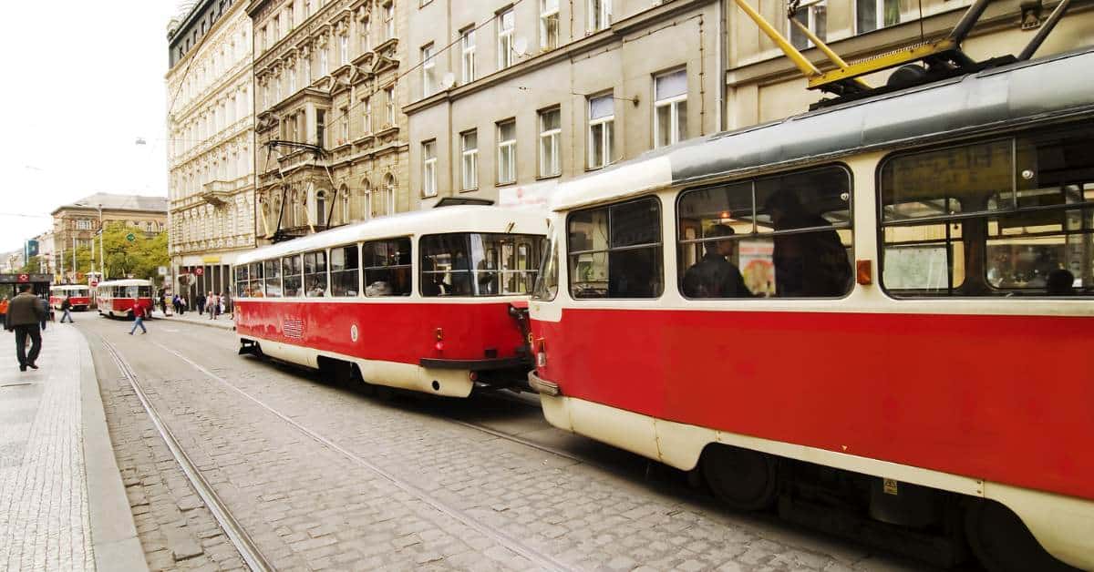 המדריך המלא לתחבורה הציבורית בפראג לשנת 2025