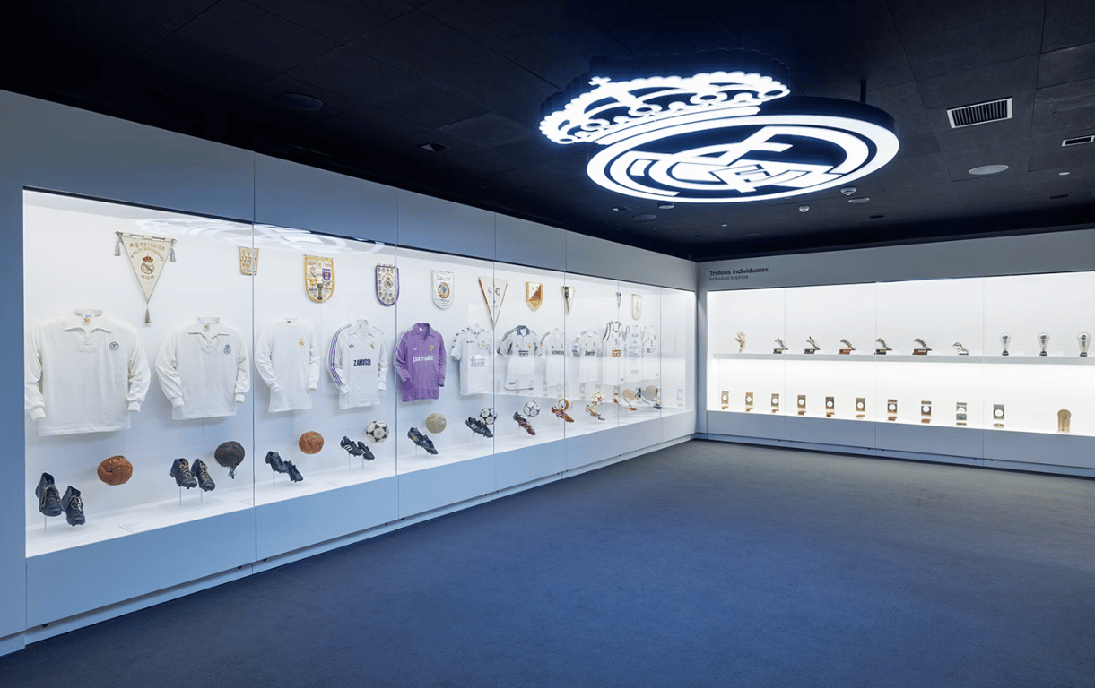 ברנבאו פרימיום — אזור כדורי הזהב - רונאלדו וזידאן