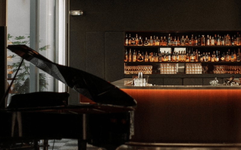 Les Bains – Roxo