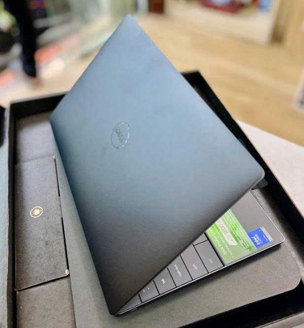 Laptop  Dell XPS13 9350 Ultra 7-258V | 32GB-8533Mhz DDR5(Onboard)/UnUpgrapded | 1TB NVMe SSD | 13.4 inch QHD Touch 2.5.K/No Pen/3C55Whr| None LAN Port| Win 11  Home 64 Bit | Office | Grey/Xám(PP9H1)