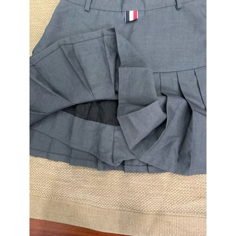 ( Thái Trần Trà Mi) )  CV tennis xám