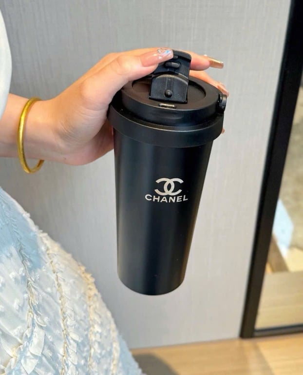 CỐC GIỮ NHIỆT CÓ NẮP ĐẬY KÈM QUAI XÁCH CH@nel SUS 304