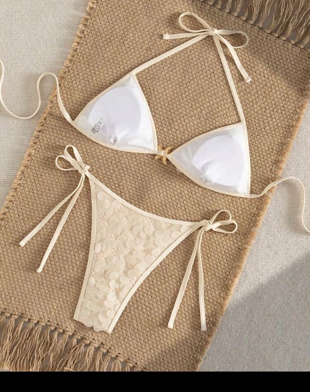 Bikini trắng kim sa