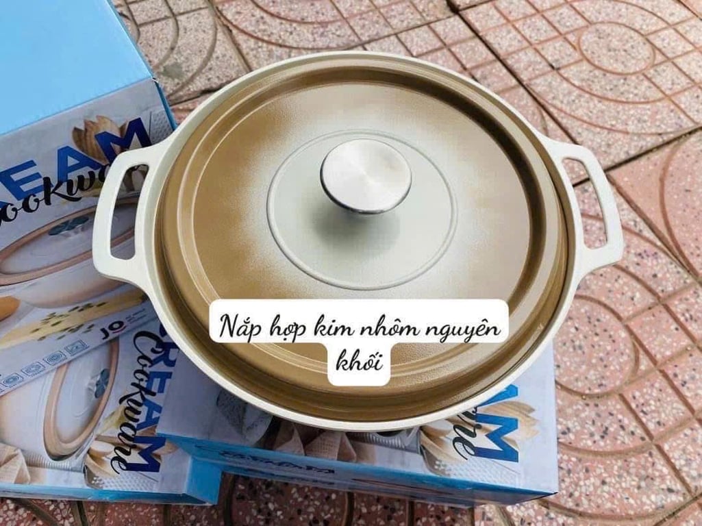 Nồi có 2 quai tay nắm liền đế từ Cream Cookware Ecoramic 24cm