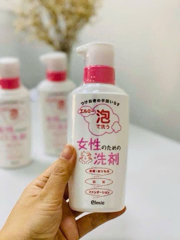 Nước giặt đồ lót và tẩy các vết bẩn siêu mạnh KOSE 200ml