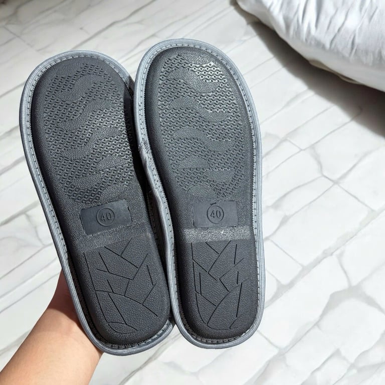 Dép ấm chân đi trong nhà đế nhựa Comfy Nhật Bản