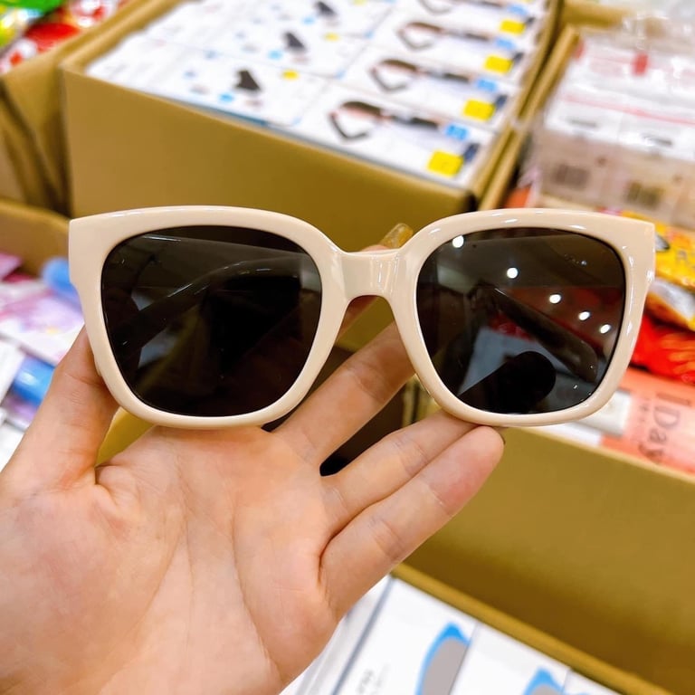 Kính chống tia Uv