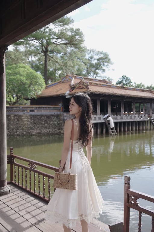 Váy lụa kem dáng lửng - freesize SM