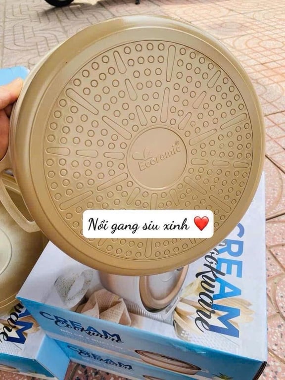 Nồi có 2 quai tay nắm liền đế từ Cream Cookware Ecoramic 24cm