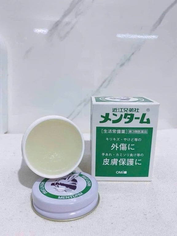 DẦU CÙ LÀ OMI MENTURM NHẬT