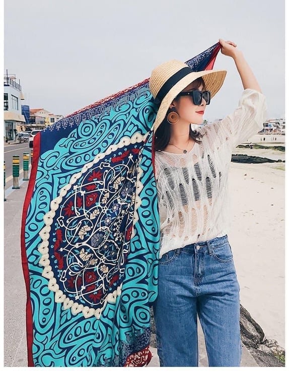 KHĂN CHOÀNG NỮ đi biển