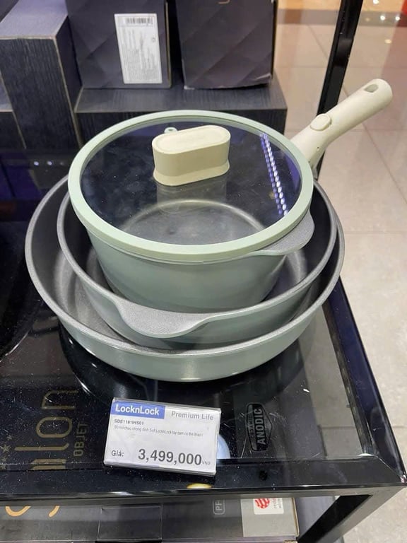 Bộ nồi chảo chống dính Suit Lock&Lock Detachable 18cm - 22cm - 26cm một tay cầm có thể tháo rời SDE1181IHS01