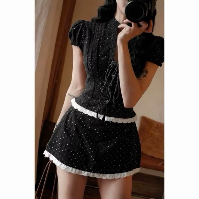 Set áo lụa chấm bi cột dây phối cổ trụ và vá phom ôm viền ren