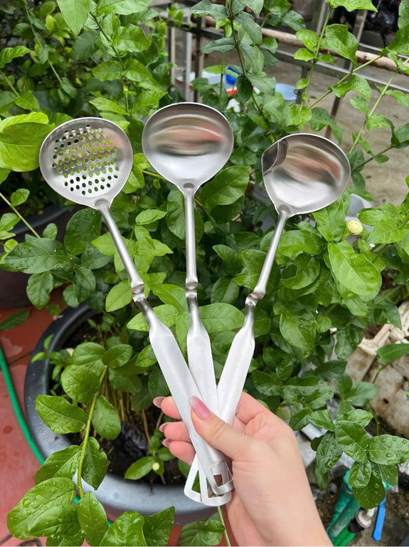 SET 3 MUÔI INOX 304 gồm MUÔI MÚC CANH , MUÔI TÁCH DẦU và MUÔI THỦNG VỚT RAU CỦ QUẢ