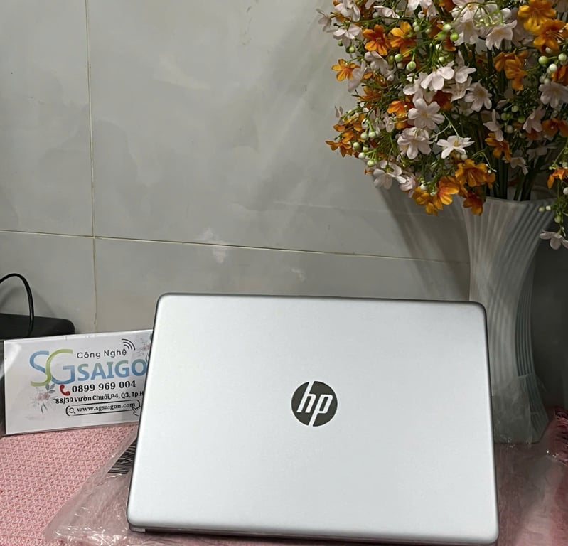 Laptop HP 240 G9 9E5W3PT (Intel Core i5-1235U/ 8GB/ 512GB/ Intel Iris Xe Graphics/ 14.0 inch FHD/ Win 11 SL/ Bạc)