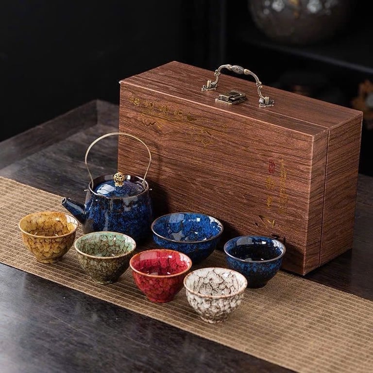 Bộ ấm chén ngũ hành phong thuỷ kèm hộp gỗ .