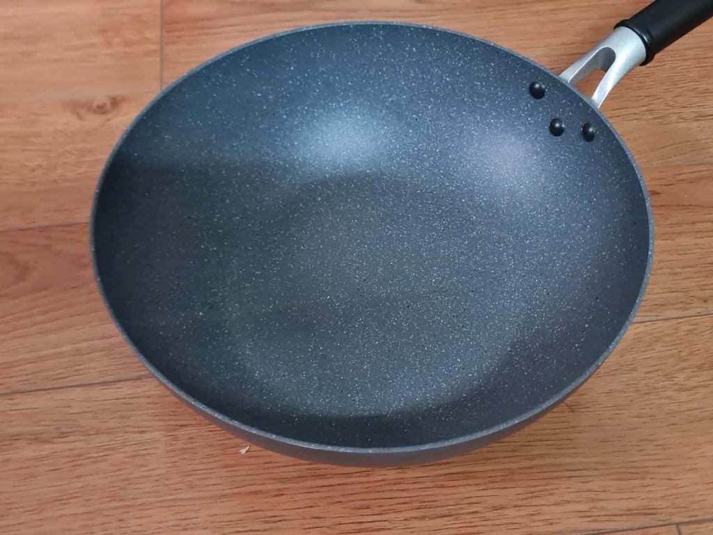 CHẢO CHỐNG DÍNH SIZE LỚN KÈM NẮP BEET MARBLE WOK LOCKNLOCK LED4306M - 30CM