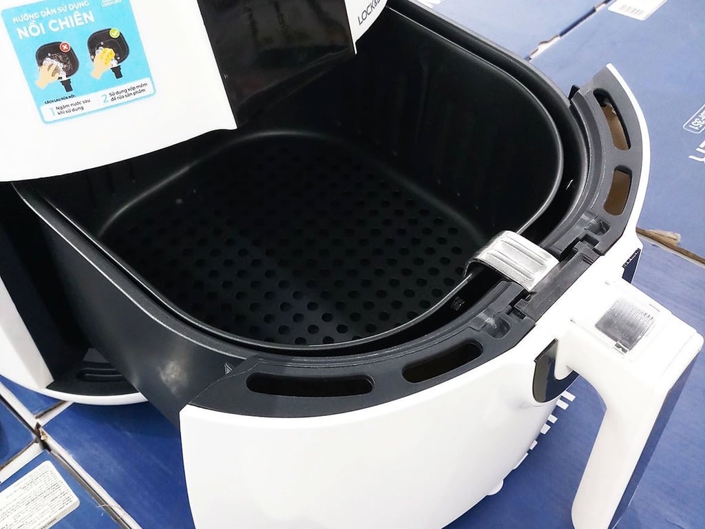 NỒI CHIÊN KHÔNG DẦU LOCK&LOCK GIGITAL 5.2L EJF351WHT