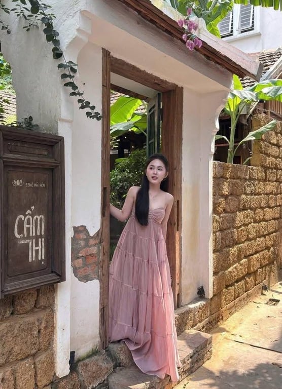 Váy tơ maxi 2 dây hồng lót lụa - DT238