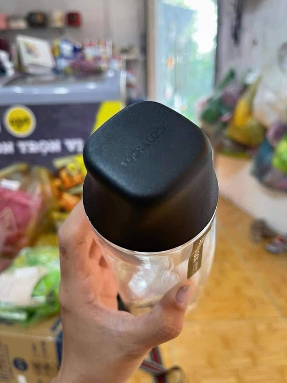 BÌNH ĐỰNG NƯỚC LOCK&LOCK 700ML HAP559BLK