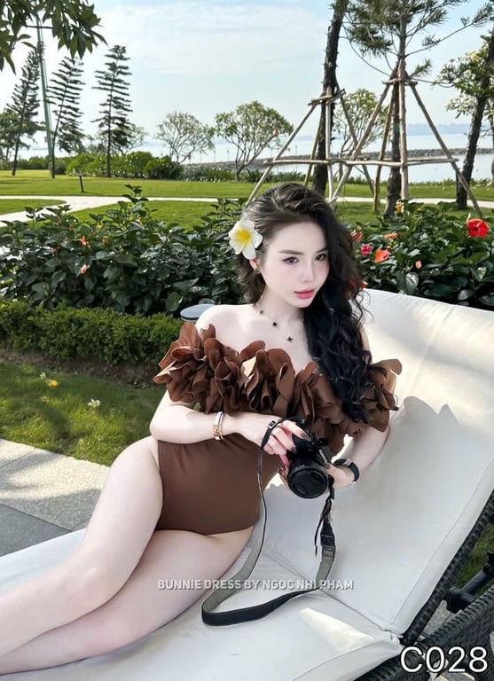 C028- bodysuit nâu vai phồng