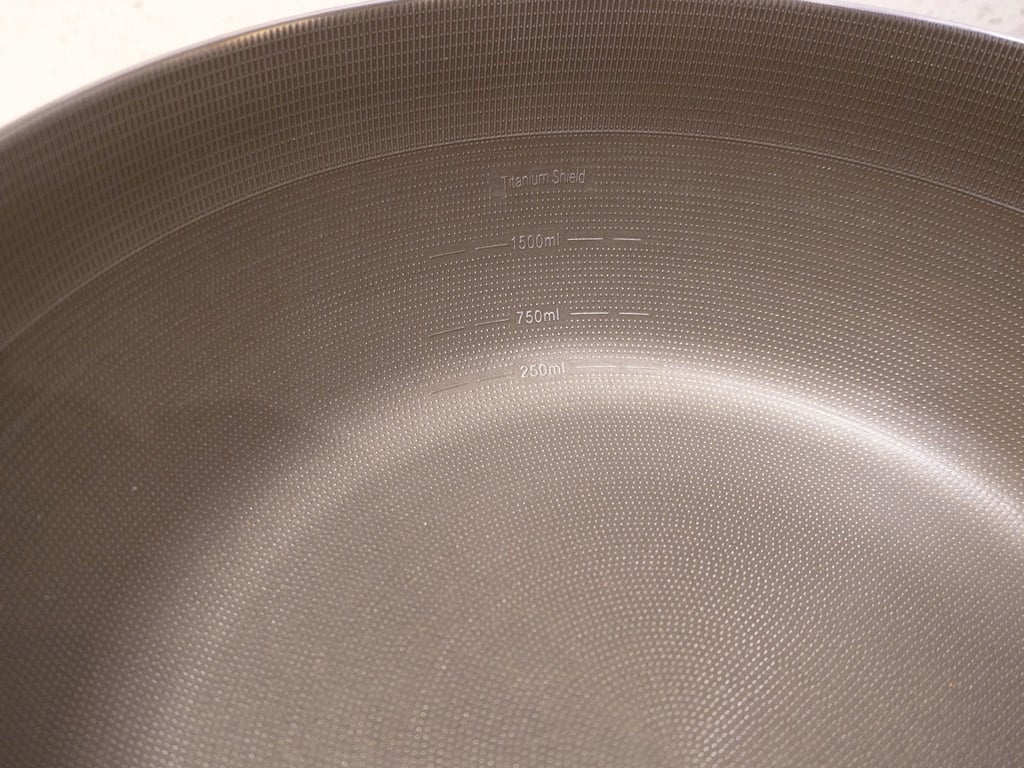 CHẢO CHỐNG DÍNH LIỀN KHỐI 7 LỚP KALPEN TITANIUM SHIELD TS26