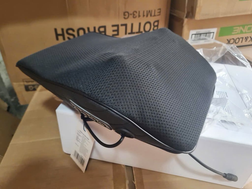 Gối massage Shiatsu 3D công nghệ Gel touch sử dụng pin sạc HoMedics Lock&Lock