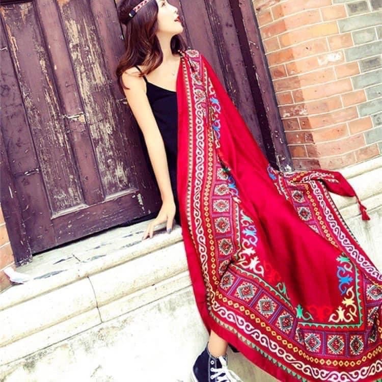 KHĂN CHOÀNG NỮ đi biển