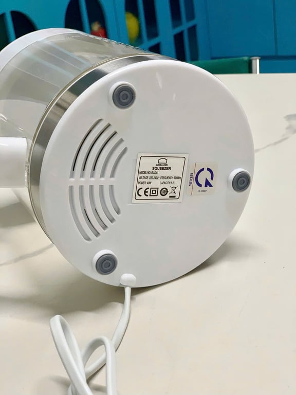 Máy vắt cam Lock and Lock size lớn 1,2 lít EJJ241