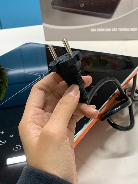 Bếp Từ Đơn Dùng Điện 2200W KIDOSU 🥘🥘 tặng kèm nồi lẩu 28cm