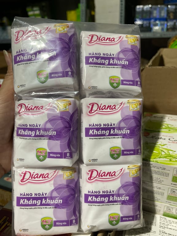 Diana hằng ngày 8m  lốc/6 gói
