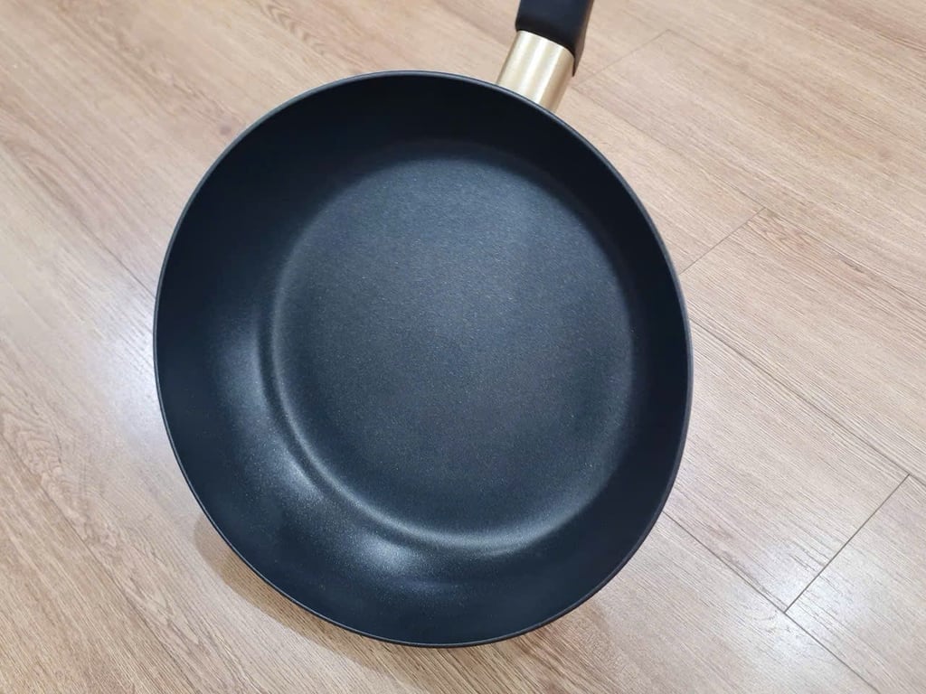 CHẢO GOLD MASTER ĐÁY TỪ LOCK&LOCK SIZE 22, 24CM