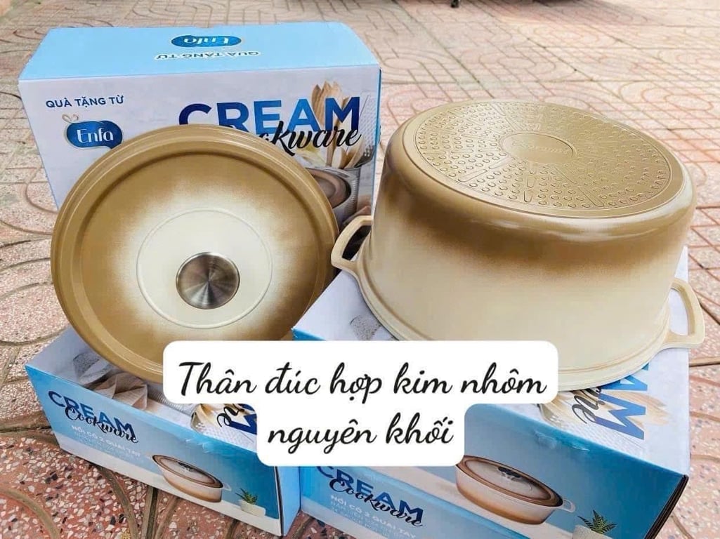 Nồi có 2 quai tay nắm liền đế từ Cream Cookware Ecoramic 24cm