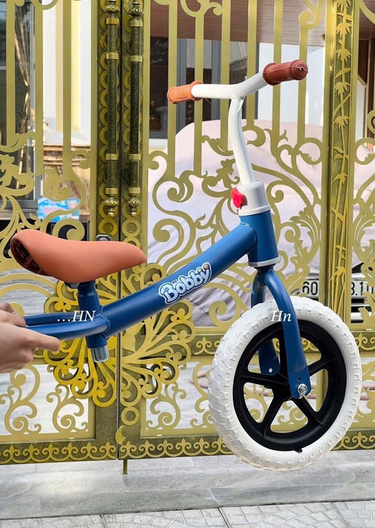 xe chòi chân HKM Bobby cho bé