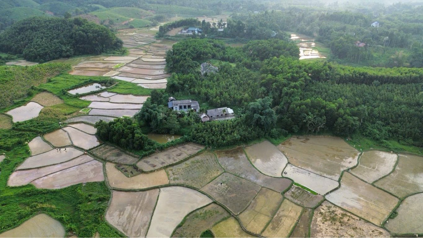 Cả nhà và đất và Ao cá diện tích 2.730m2. Thổ cư 300m2. Vườn 2.430m2 tại Yên Lập, Phú Thọ