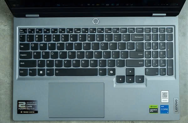 Laptop Lenovo LOQ 15IAX9 83GS000RVN (Intel Core i5-12450HX/ 16GB/ 512GB/ RTX 4050 6GB/ 15.6 inch FHD/ Win 11 )