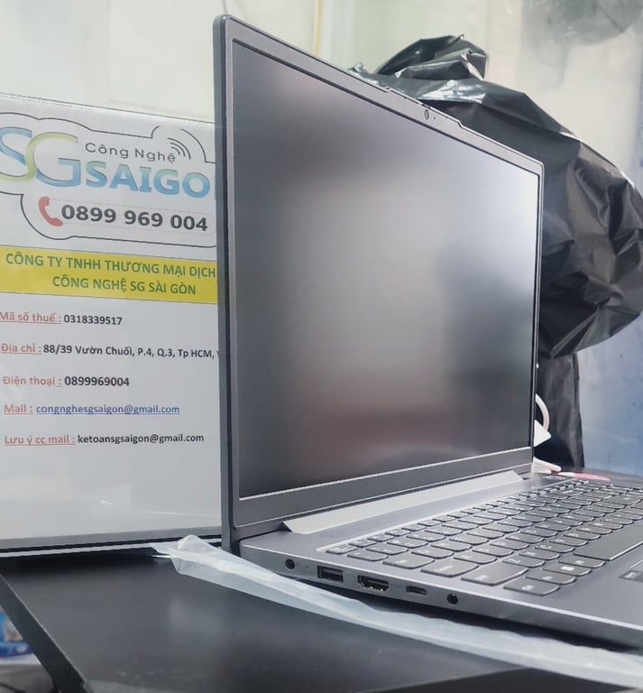 Laptop Lenovo Ideapad Slim 3 15IAH8 i5 12450H/16GB/1TB/Win11 (83ER000FVN)