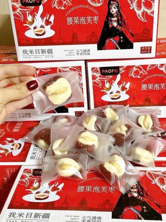 Set 3 hộp KẸO TÁO ĐỎ SỮA LẠC ĐÀ KẸP HẠT ĐIỀU ngon tụt lưỡi gói 300gr