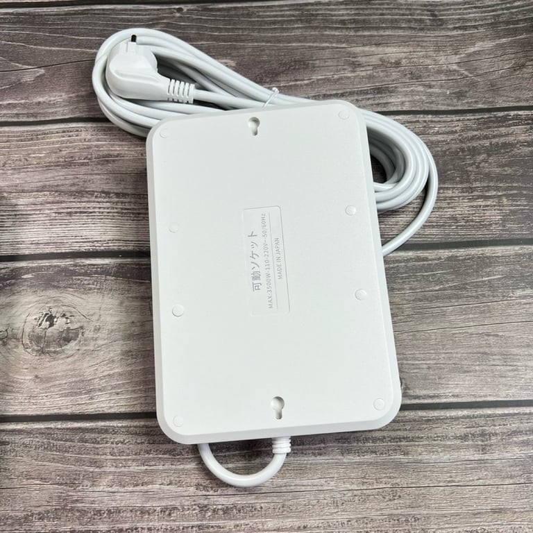 Ổ điện đa năng 6 ổ cắm lại còn cộng thêm 3 cổng USb, có luôn 3 cổng type - c sạc nhanh 18W