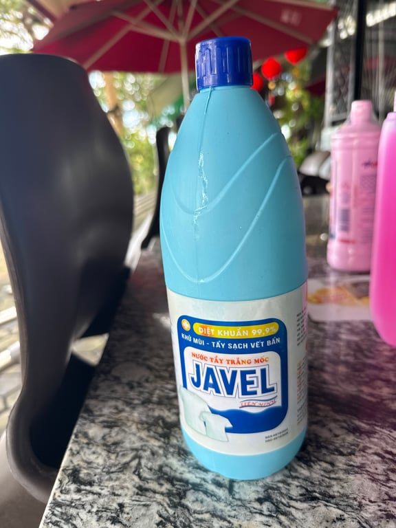 Nước tẩy Javen 1L