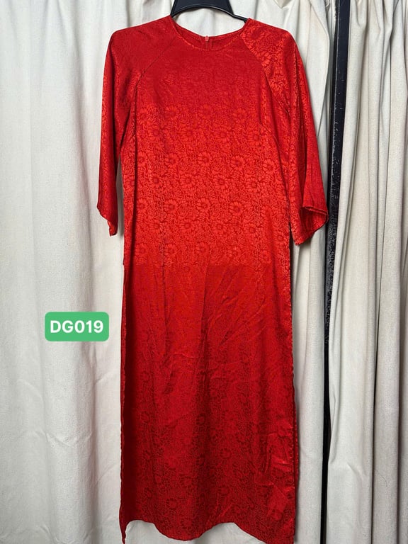 ADGS đỏ tươi cổ tròn