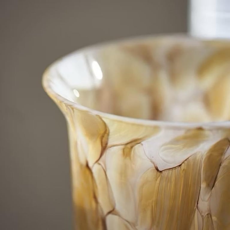 Bình hoa vân đá có chân cao cấp.