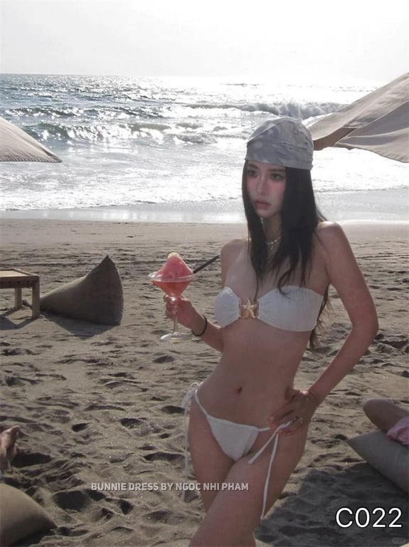 C022- set bikini trắng tag sao