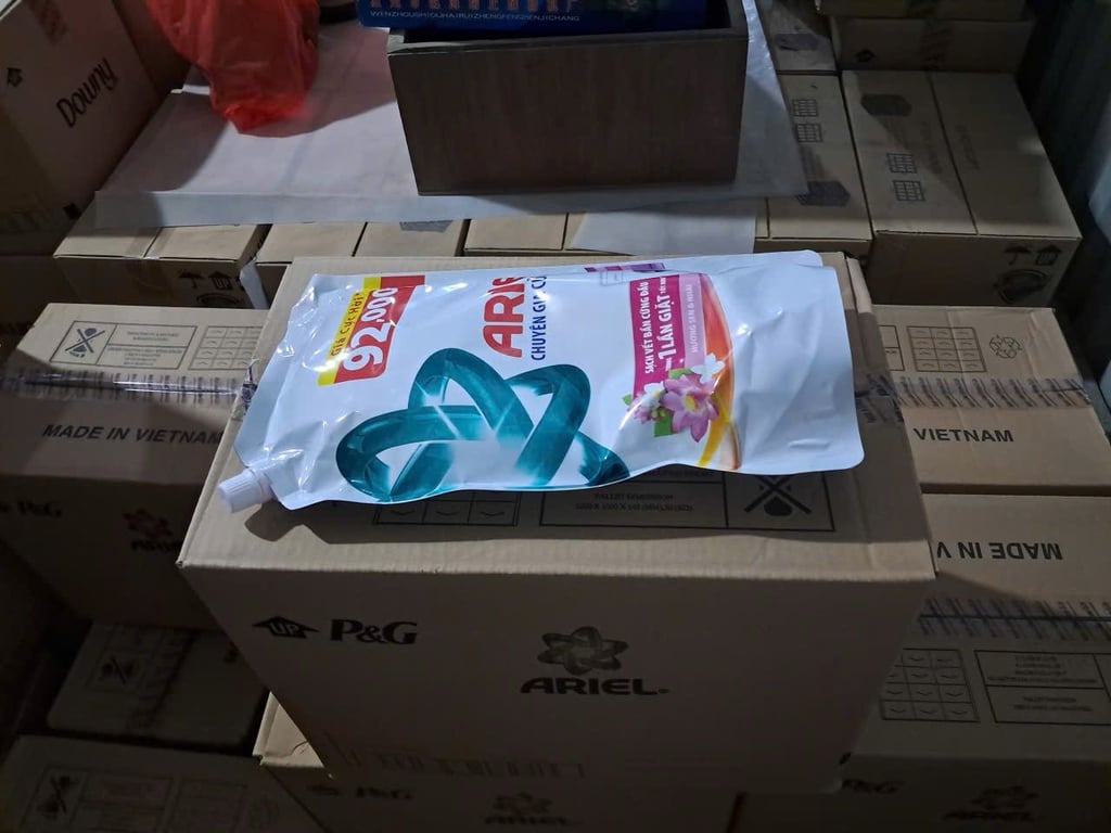 NƯỚC GIẶT XẢ ARIEL HƯƠNG SEN NHÀI VÀ HƯƠNG DOWNY túi 1.45kg