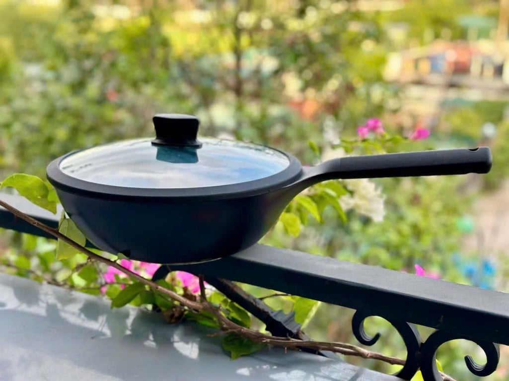 CAW2811 – Chảo sâu lòng siêu chống dính Lock&Lock EDGE size 28cm, cao 9cm – full vung kính